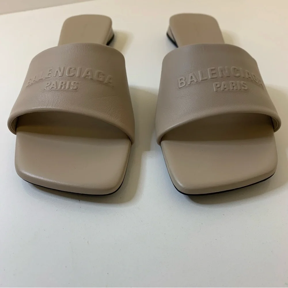 Balenciaga Duty Free Embossed Logo Leather Flat Slide Sandal Nude NWT 40 FR